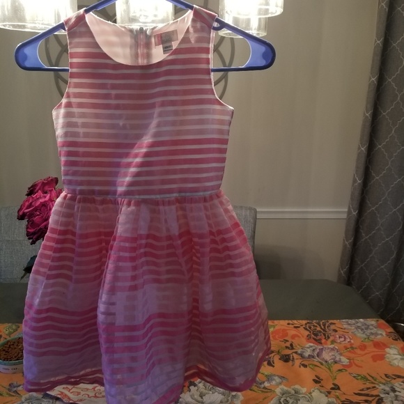 Adorable pink and white striped dress - Picture 3 of 4
